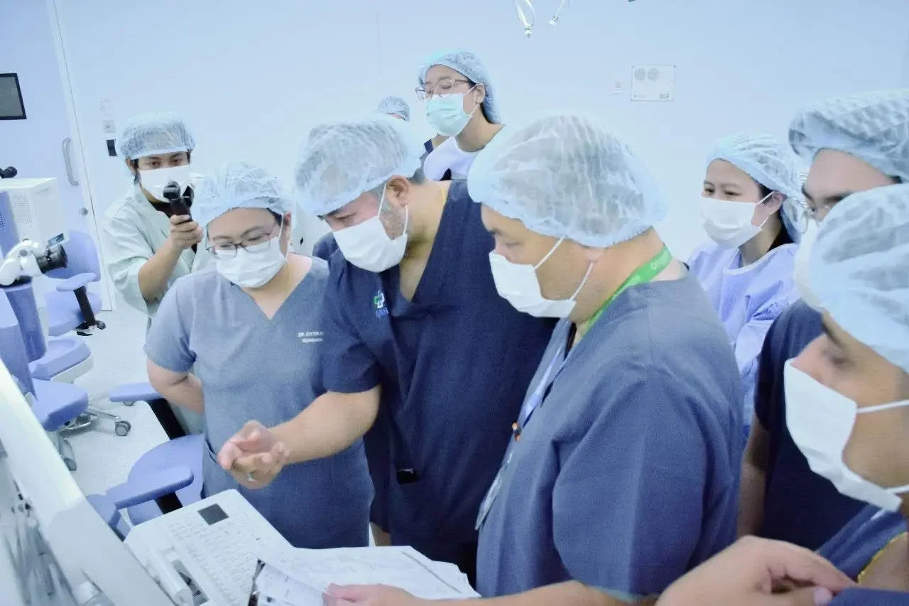 Exchanging and Building knowledge among refractive surgeons